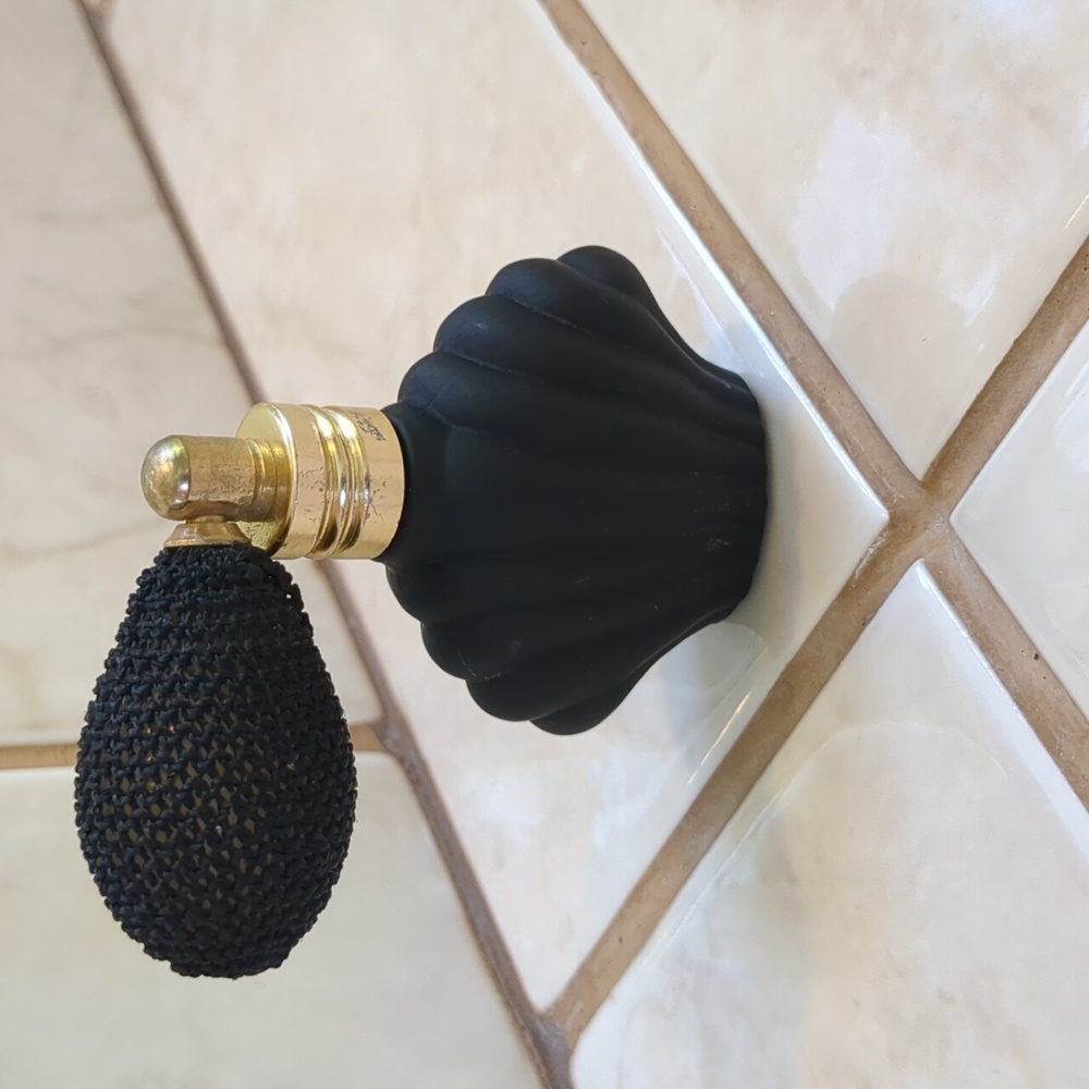VINTAGE BLACK SEASHELL PERFUME ATOMIZER